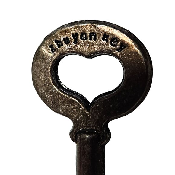 Antique Skeleton Key Heart Shaped Pendant Steampunk Gothic Vintage Fashion - Picture 4 of 5